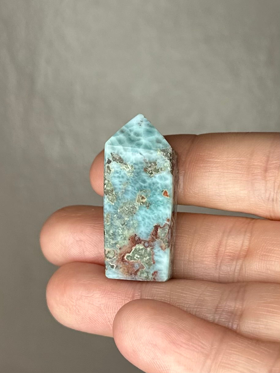 Larimar Tower ( G-16 )